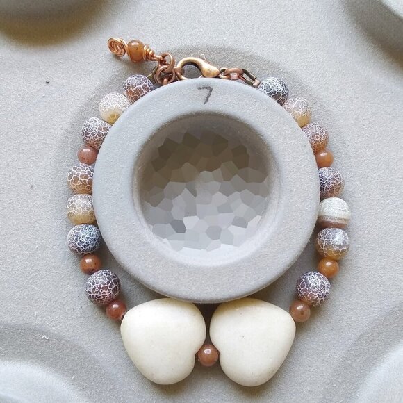 SWEETHEART!!! Unique Stone Heart Bracelet! Cream & Brown Agate + Jasper Beads - Picture 6 of 8